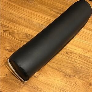 Full round bolster, black